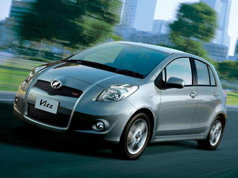  Toyota Vitz RS 2005 года  (фото 2 из 4)